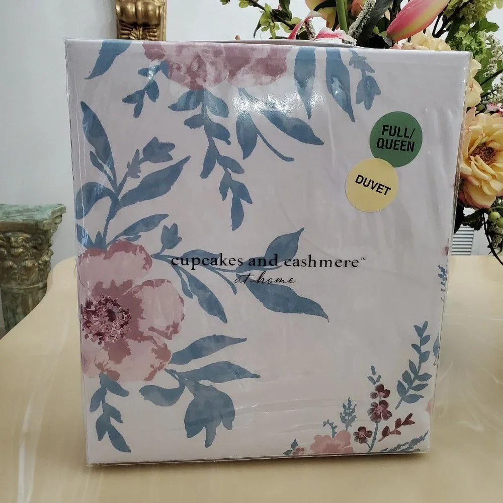 Cupcakes and Cashmere 3 Piece Floral Full/Queen 3 Piece Duvet Cover Set